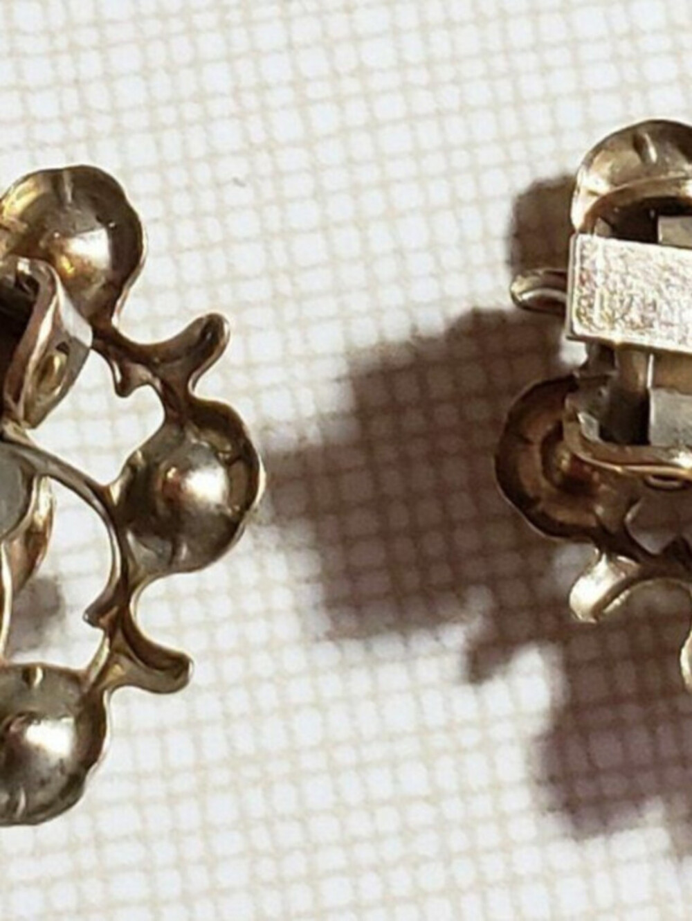 Vintage Clip On Earrings Rhinestones Faux Pearls Gold-tone White  Flowers wc- - Picture 6 of 6